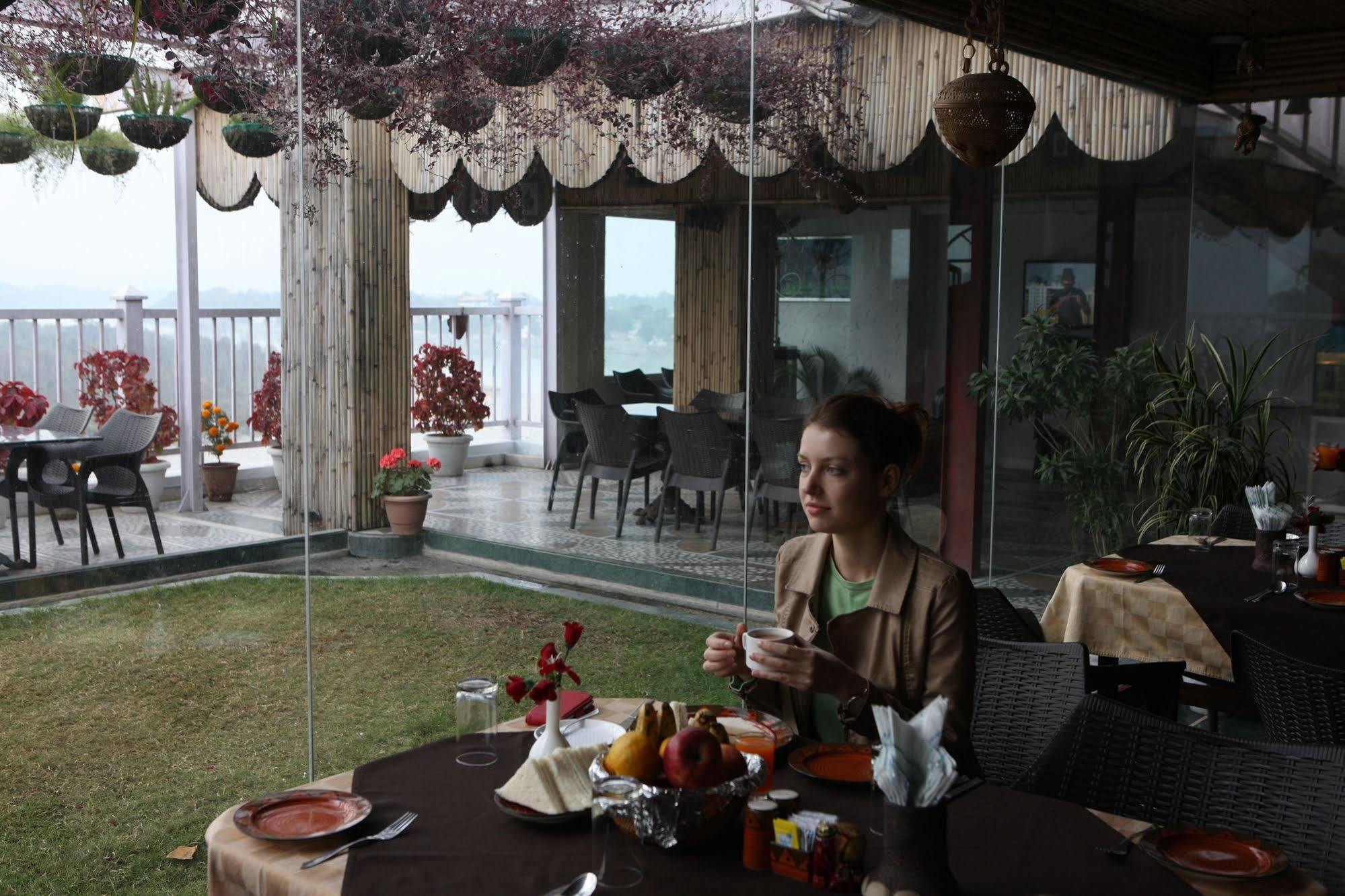 Ellbee Ganga View Hotell Rishīkesh Exteriör bild
